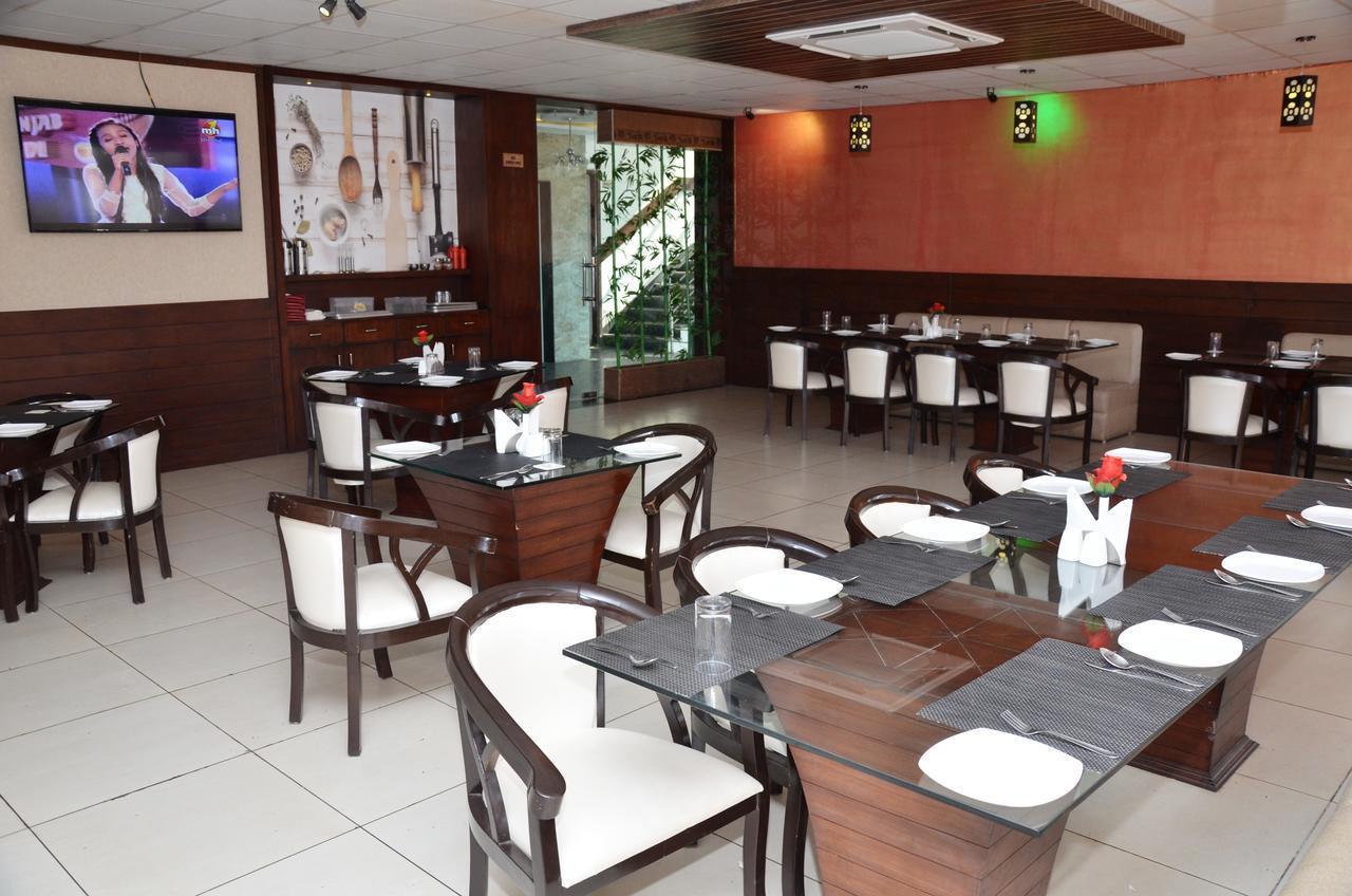Hotel Fortune Blue Sikar Exterior foto